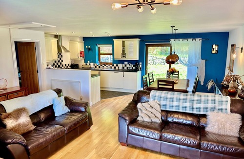 Llanddaniel Fab Cabaña | YR ENCIL, pet friendly, with a garden in Gaerwen