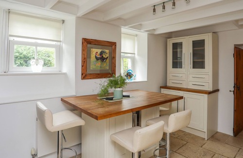 Garn Fadryn Cabaña | YSGOLDY, family friendly, with hot tub in Sarn Meyllteyrn