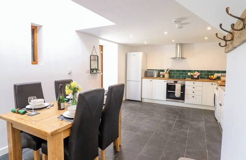 Mawddwy Cabaña | YSGUBOR CRAIG Y GRONFA, family friendly, with hot tub in Mallwyd