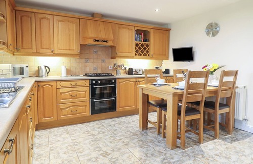 Talybont Cabaña | YSGUBOR NEWYDD PARC ISAF, family friendly in Dyffryn Ardudwy