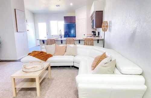 Yuma Casa | Yuma Boho/Airy 3 bedroom home with free parking