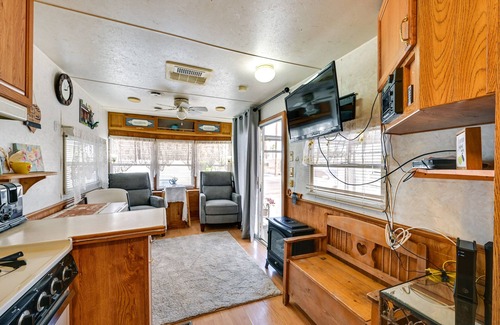 Yuma Cabaña | Yuma Getaway w/ Pool Access, 5 Mi to Lutes Casino!