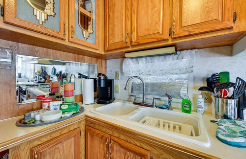 Yuma Cabaña | Yuma Getaway w/ Pool Access, 5 Mi to Lutes Casino!