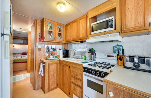 Yuma Cabaña | Yuma Getaway w/ Pool Access, 5 Mi to Lutes Casino!