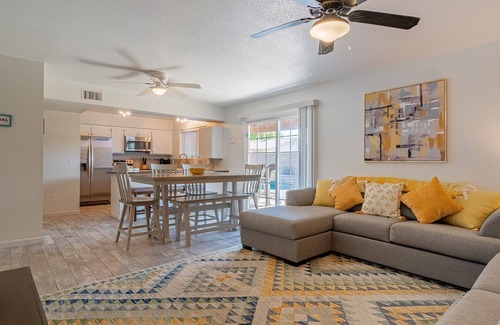 Yuma Casa | Yuma Sunshine House l 4 mi. to Col. River! POOL w/slide! Sleeps 10! 4B/2B