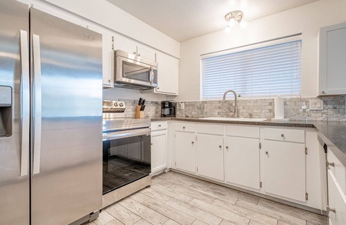 Yuma Casa | Yuma Sunshine House l 4 mi. to Col. River! POOL w/slide! Sleeps 10! 4B/2B