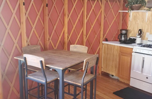 Winters Cabaña | Yurt - Camping Yurt with Kitchen