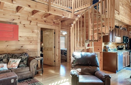 Sevierville Apartamento | Yurt I Game Room Hot Tub I Sleeps 8 I 2BR 2BA