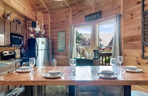 Sevierville Apartamento | Yurt I Game Room Hot Tub I Sleeps 8 I 2BR 2BA