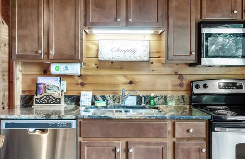 Sevierville Apartamento | Yurt I Game Room Hot Tub I Sleeps 8 I 2BR 2BA