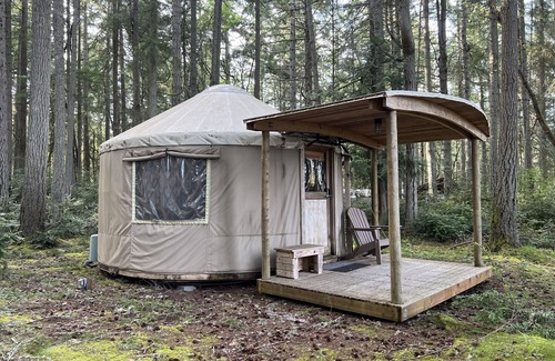 Vashon Island Cabina | Glamping - Combo de Yurta y Trailer muy bonito en el área arbolada con vista de sonido Puget