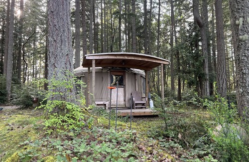 Vashon Island Cabina | Glamping - Combo de Yurta y Trailer muy bonito en el área arbolada con vista de sonido Puget