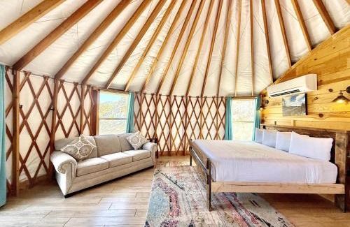 Orderville Casa | Yurt Overlook #3 with AC and Private Bath 2 Kings