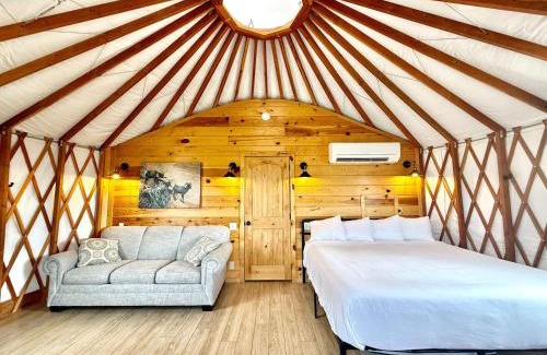 Orderville Casa | Yurt Overlook #8 with AC and Private Bath King Suite