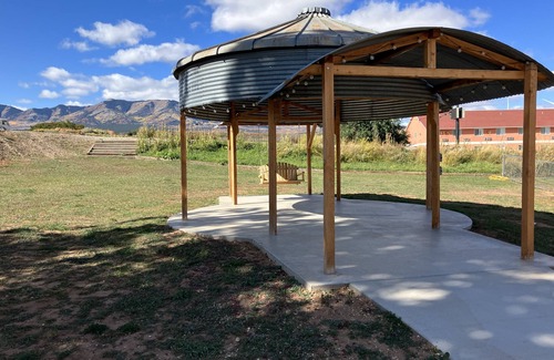 Monticello Alquiler De RV | Yurts built from grain silos! Unique and cozy. Southeast Utah