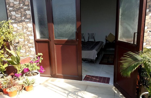 Kailash Colony Casa | Yuvi Homz - Elegante Delhi del Sur. 2mins Metro Station