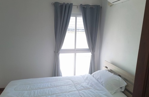 Nakhon Chai Si Hotel | YYK Holiday Rooms
