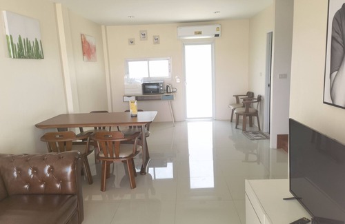 Nakhon Chai Si Hotel | YYK Homestay
