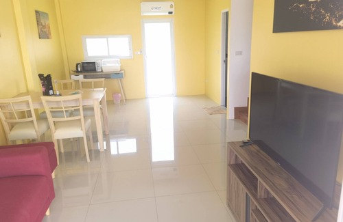 Nakhon Chai Si Hotel | YYK Homestay