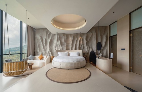 Anlong County Hotel | Z-Cliff Hotel