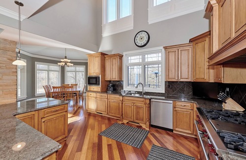Wasco Casa | Z family Estate-a secluded luxury 6000sf home with pool/spa