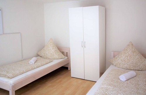 Zulpich Apartamento | Z01 fitter's house in Zülpich center with open-plan living and dining area