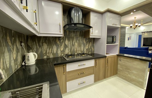 Karachi Apartamento | Zaha homes-Suite 3MZ: 2br Family apt with pool