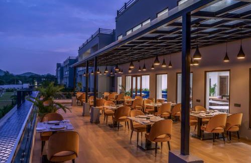 Udaipur District Hotel | ZANA Lakeview Resort - most scenic lakeside resort