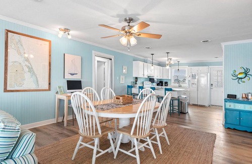 South Nags Head Casa | Zane's Beach House: Oceanfront, Spa, Dog Friendly