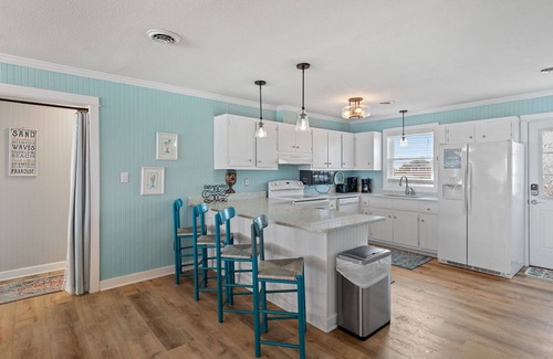 South Nags Head Casa | Zane's Beach House: Oceanfront, Spa, Dog Friendly