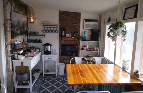 Ingram Apartamento | Zannabella BNB Scenic Sunrise Tiny Cabin includes gourmet breakfast