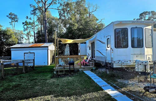 Estero Casa | Zara Camper on a Horse farm 25min to Beach!