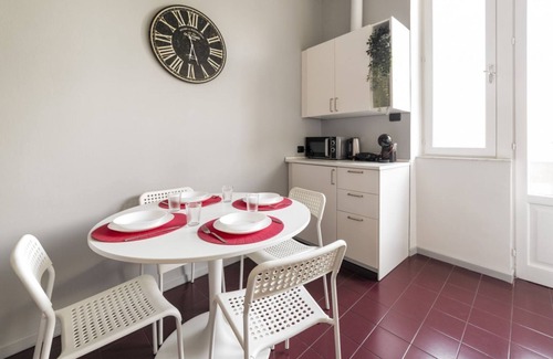 Zona Zara Apartamento | Zara & Island APT! 100m from the Istria M5 stop!