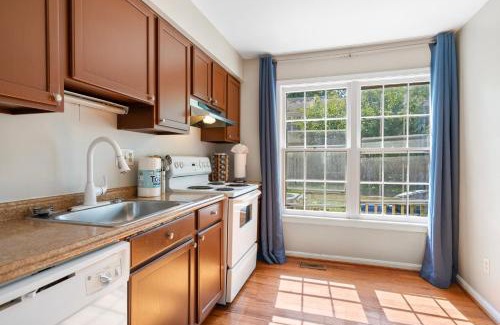Montgomery Village Casa | zarah Vacation Home cozy home near Washington DC