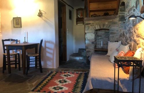 Volissos Casa | ZARTA a Cosy Stone Village House with Splendid View