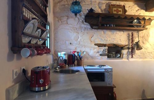 Volissos Casa | ZARTA a Cosy Stone Village House with Splendid View