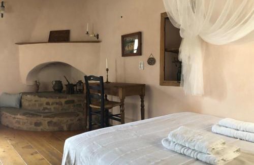 Volissos Casa | ZARTA a Cosy Stone Village House with Splendid View