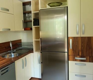 Celje Casa | Zasebno trosobno stanovanje s termi posteljami in dnevno sobo ločeno od kuhinje