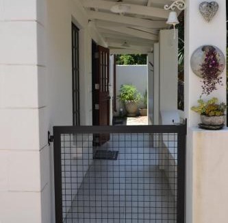 Moreleta Park Casa | Zebra Cottage