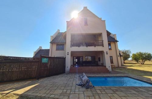 Leeupoort Casa | Zebula No 2 Waterbergs Over the Savannah 4 Bedroom