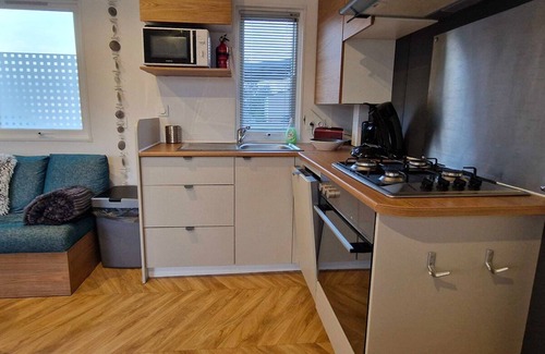 Oostkapelle Chalet De Esquí | Zeeland Chaletje in Oostkapelle on a family-friendly park