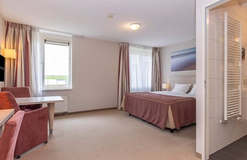 Kamperland Hotel | Zeeland's Wellness | Perfect Group Getaway for Relaxation & Adventure | 3 Units