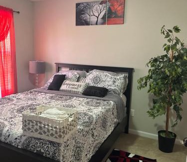 Norfolk - Virginia Beach Casa | Zees Private Room