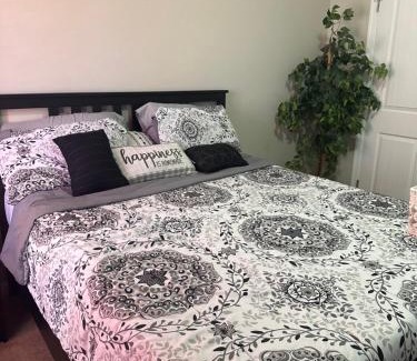 Norfolk - Virginia Beach Casa | Zees Private Room