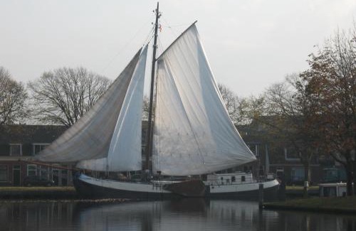 Leiden Casa | Zeilschip De Vrouw Dina