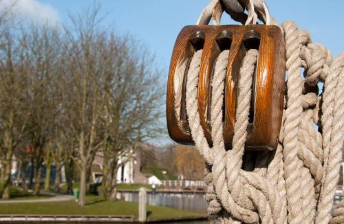Leiden Casa | Zeilschip De Vrouw Dina