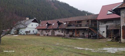 Kralova Lehota Casa | Zemianska Kúria Vachtár
