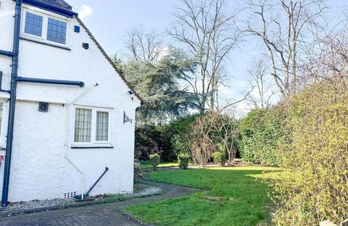 Birmingham Casa | Zen 8-Bedroom Den in Edgbaston