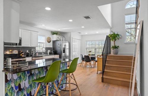 Apache Shores Casa | Zen Austin Home with a Cozy Tree House