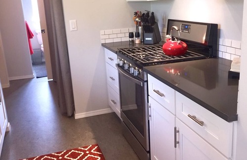 Beaumont - Wilshire Cabaña | Zen Cottage en Cerrar en NE Alberta Arts Area, Sleeps 4